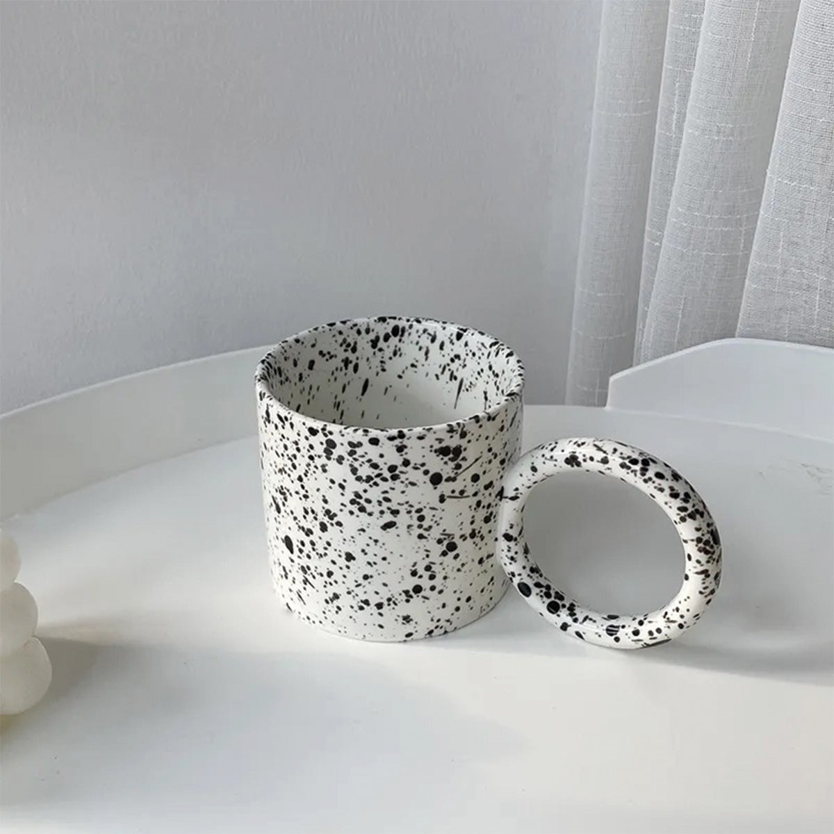 Grand Tasse Grip – bardzo duża rączka dla wygodnego i łatwego trzymania naczyń
