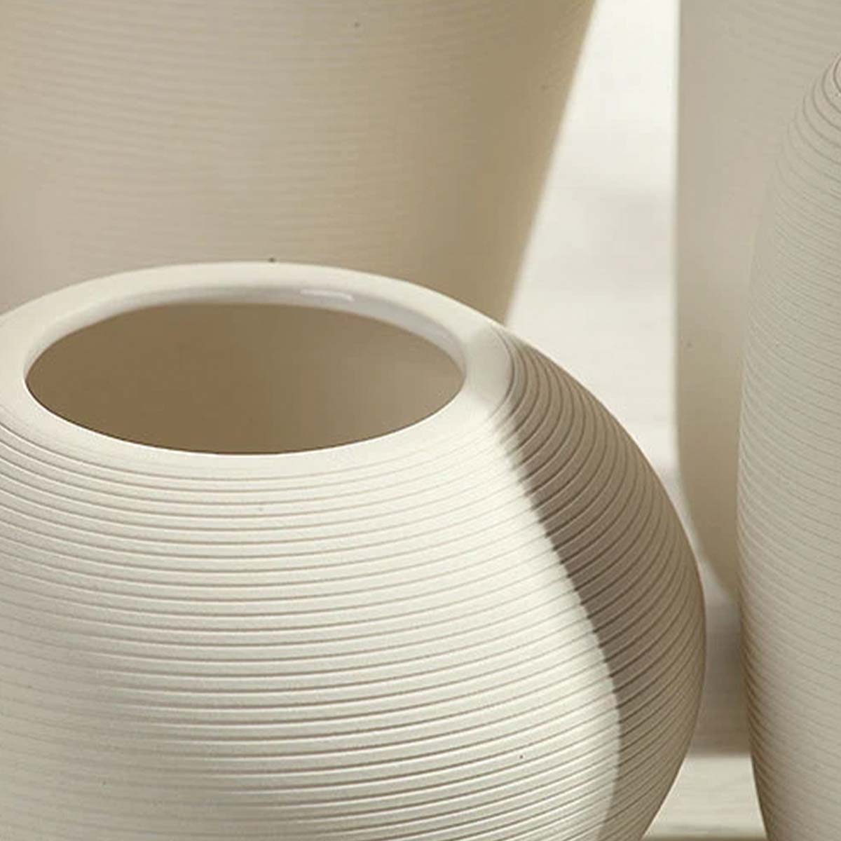 Ręcznie robione ceramiczne wazony | Eleganckie i unikalne dekoracje do Twojego wnętrza