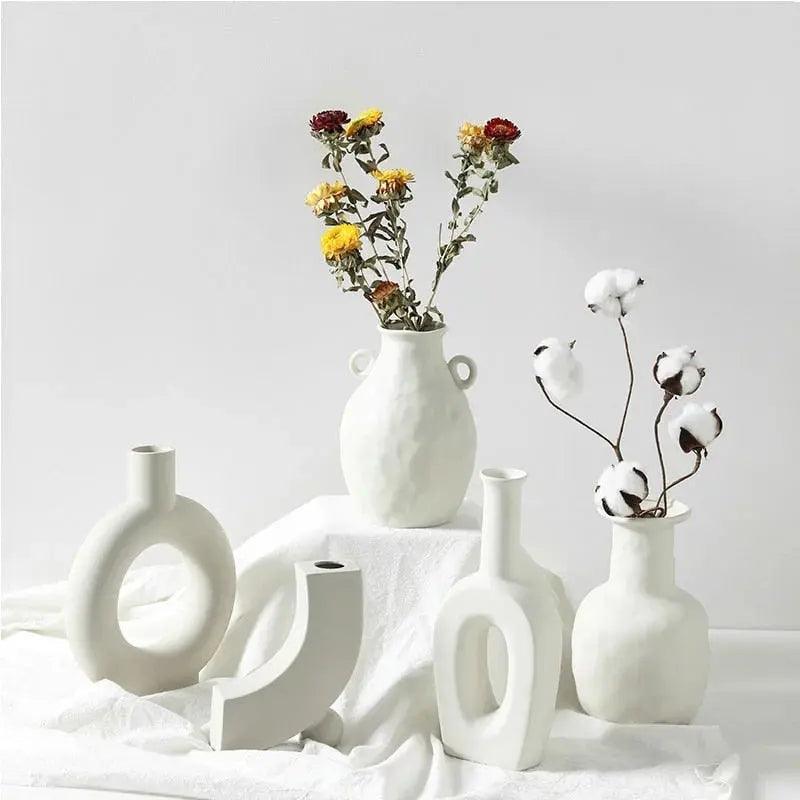 Ręcznie wykonany biały ceramiczny wazon