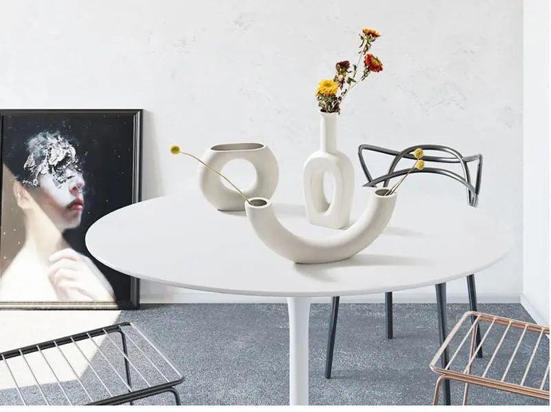 Ręcznie wykonany biały ceramiczny wazon