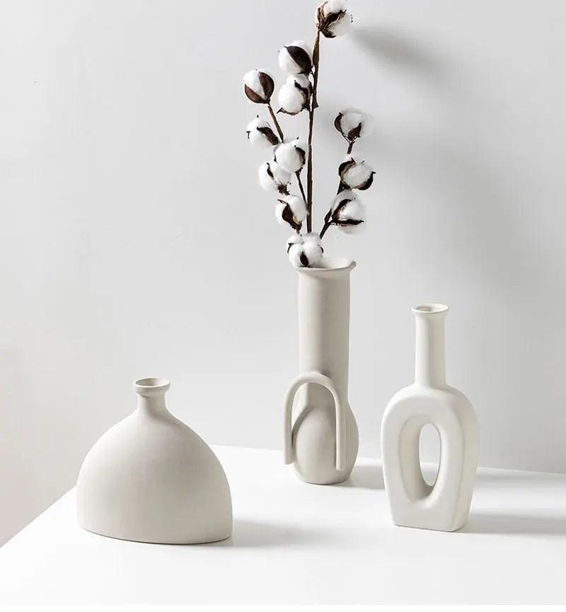 Ręcznie wykonany biały ceramiczny wazon