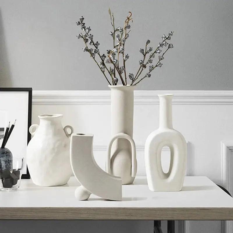 Ręcznie wykonany biały ceramiczny wazon