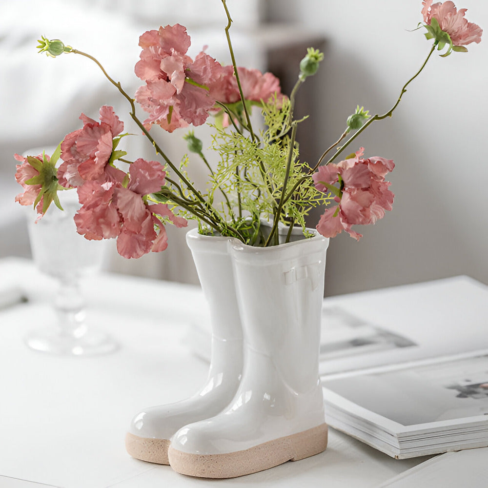 Minthara - piękny ceramiczny wazon w unikalnym kształcie buta do stylowej dekoracji