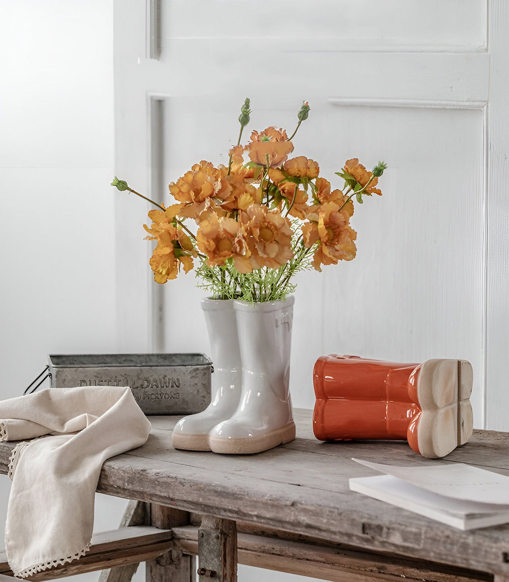 Minthara - piękny ceramiczny wazon w unikalnym kształcie buta do stylowej dekoracji