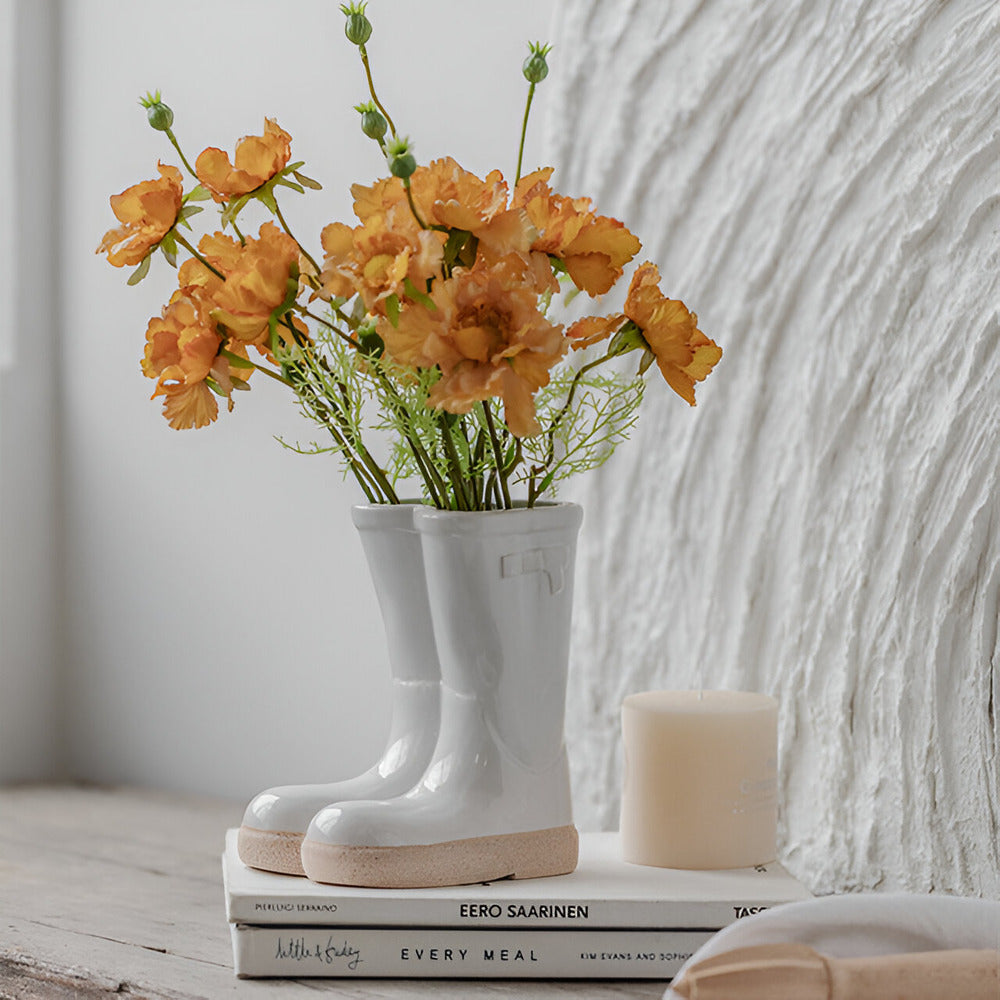 Minthara - piękny ceramiczny wazon w unikalnym kształcie buta do stylowej dekoracji