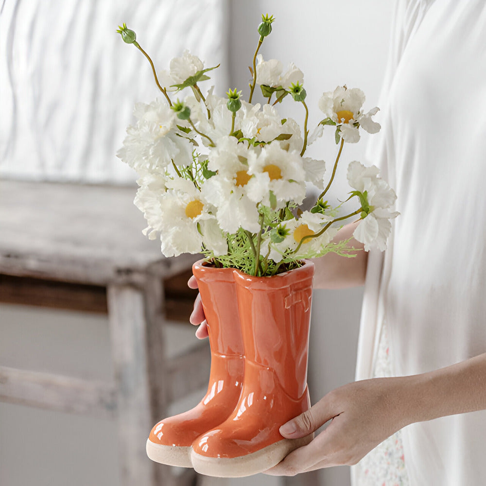 Minthara - piękny ceramiczny wazon w unikalnym kształcie buta do stylowej dekoracji