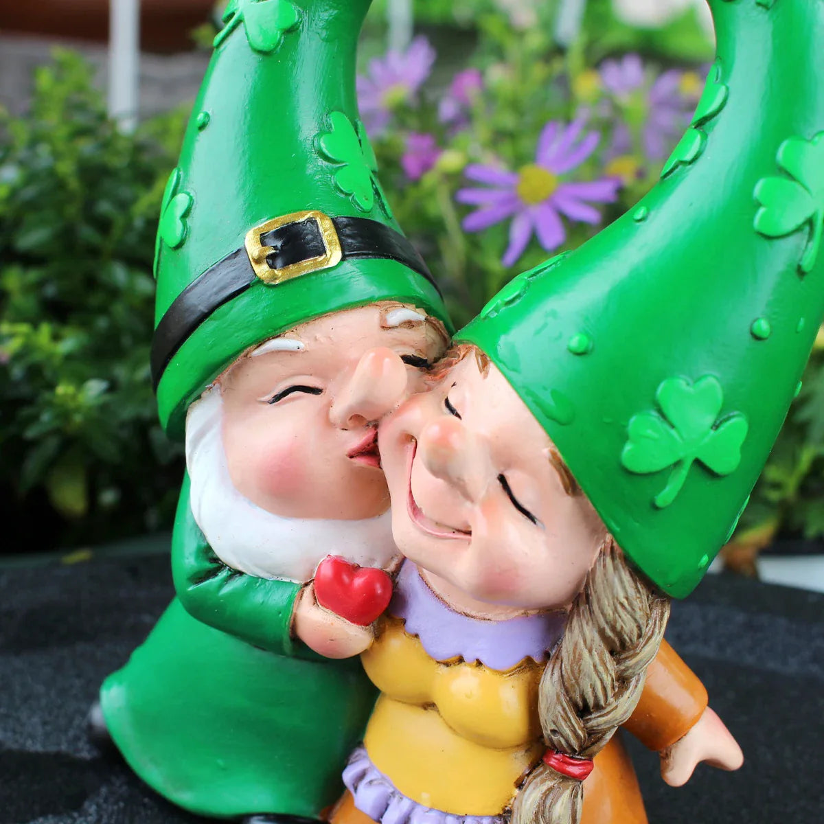 Sabinae - Urocza figurka gnomika do ogrodu i dekoracji imprez - ręcznie wykonana z żywicy dla czarującej atmosfery