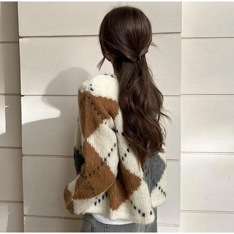 Stylish Checked Cardigan for a Trendy Look
