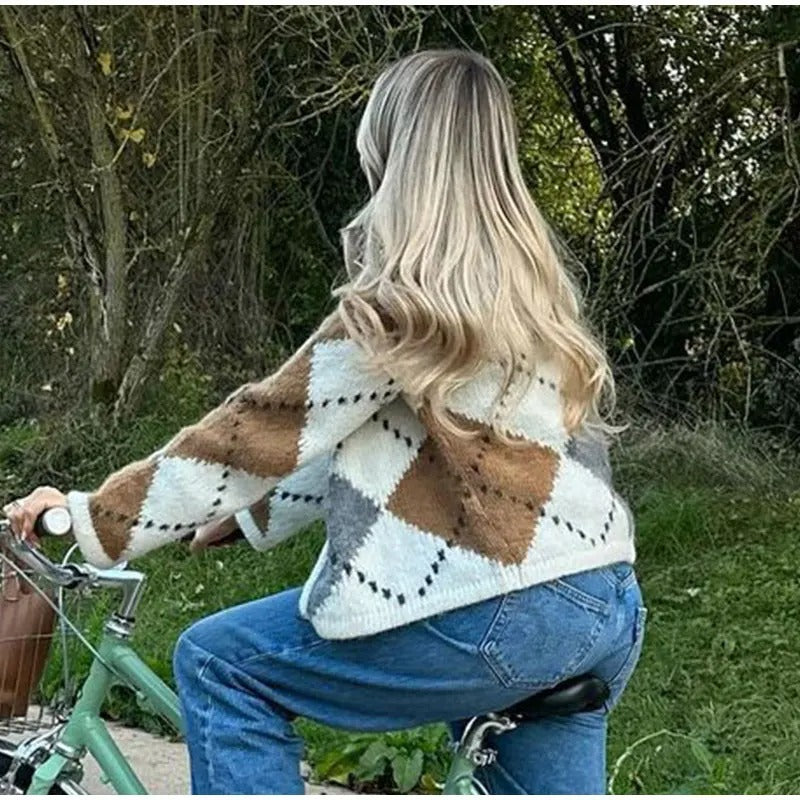 Stylish Checked Cardigan for a Trendy Look