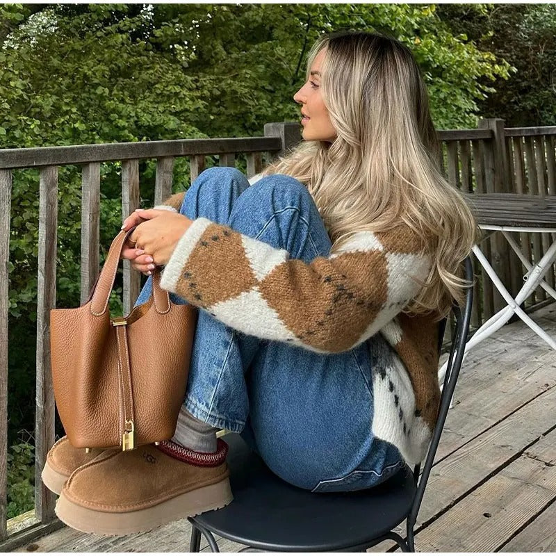 Stylish Checked Cardigan for a Trendy Look