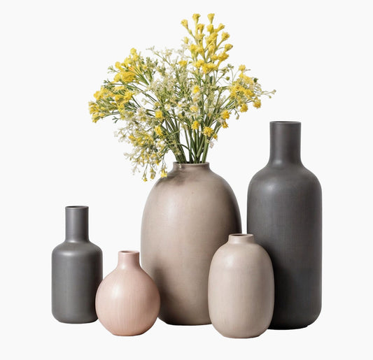 Nowoczesna kolekcja ceramicznych wazonów