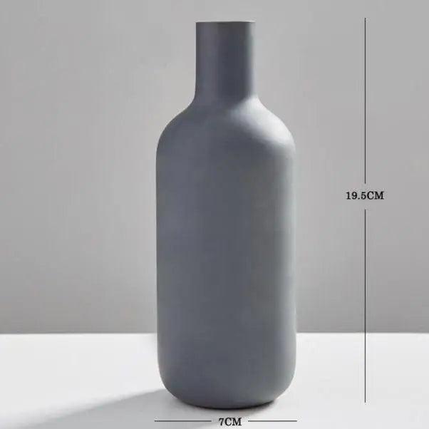 Nowoczesna kolekcja ceramicznych wazonów