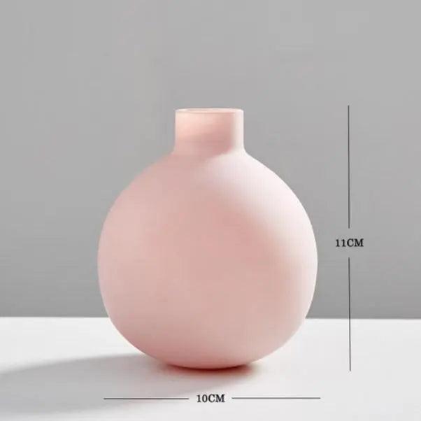 Nowoczesna kolekcja ceramicznych wazonów