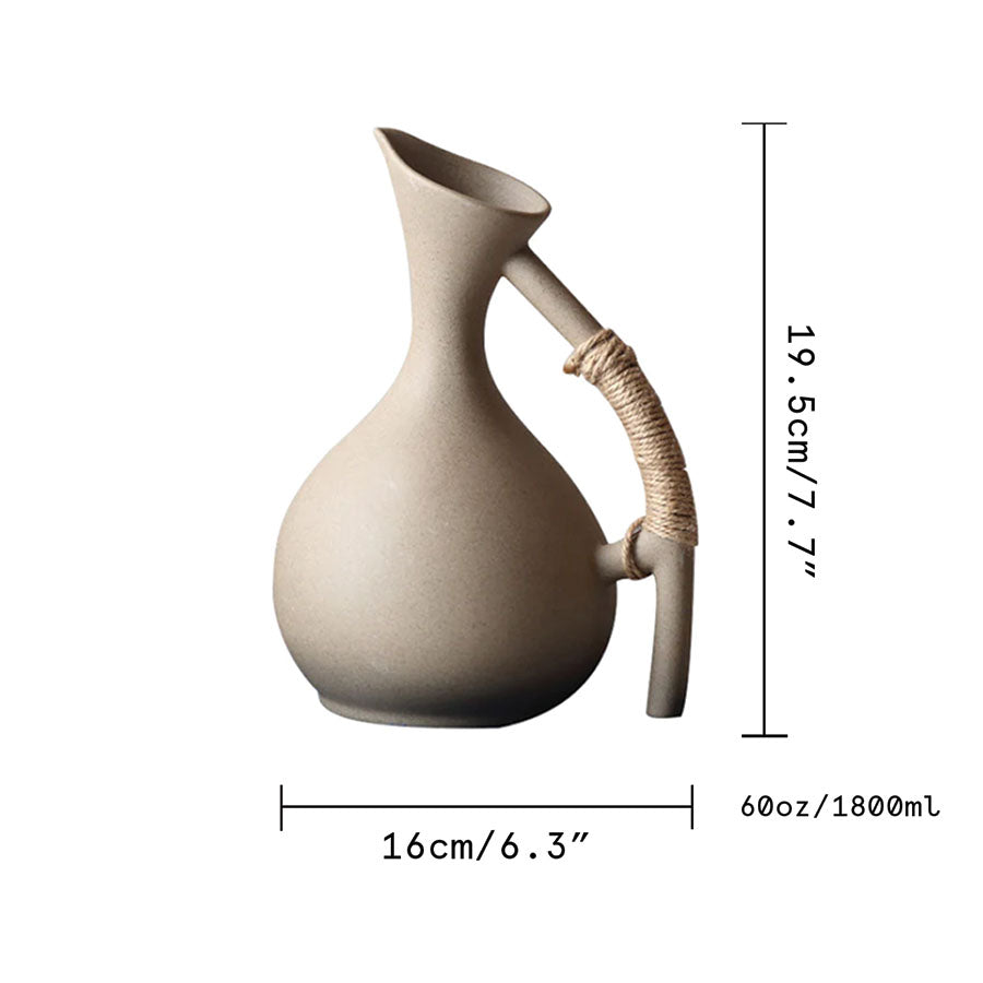 Ręcznie wykonany ceramiczny dzbanek