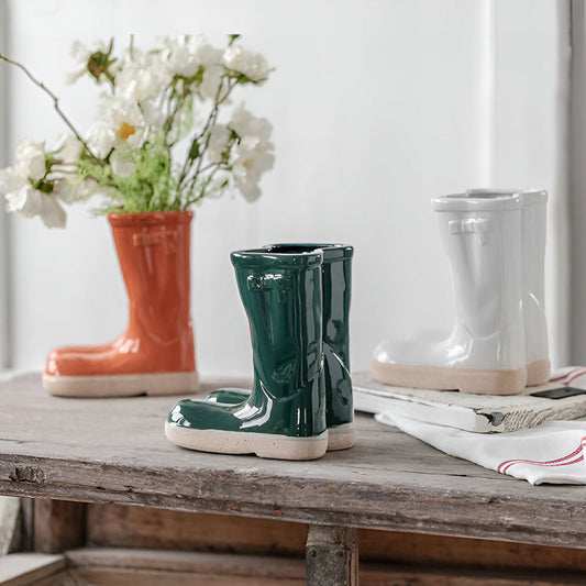 Minthara - piękny ceramiczny wazon w unikalnym kształcie buta do stylowej dekoracji