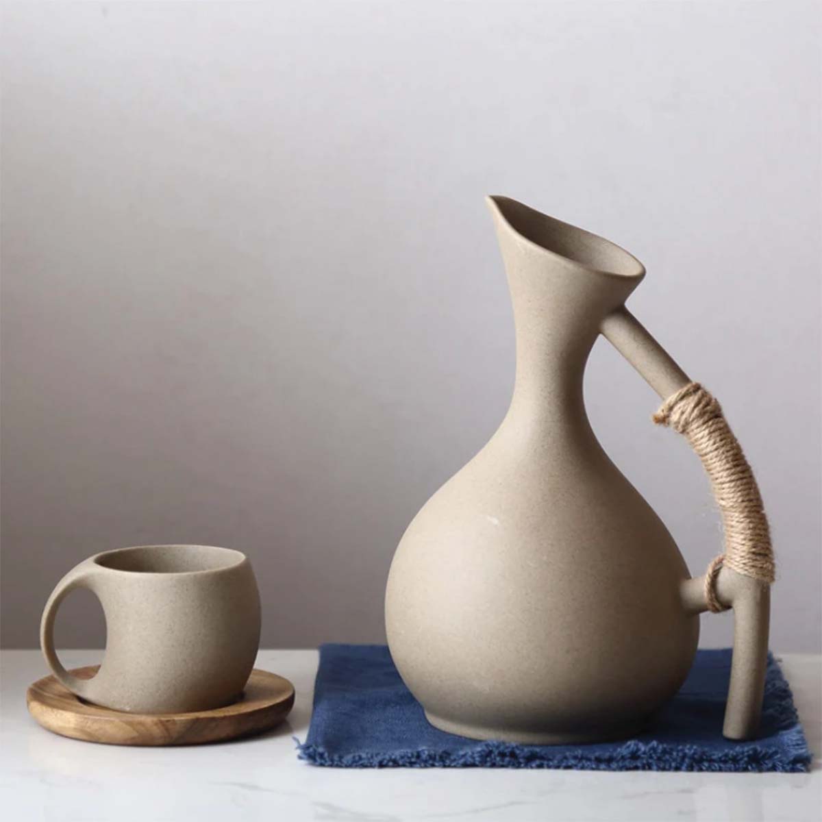 Ręcznie wykonany ceramiczny dzbanek