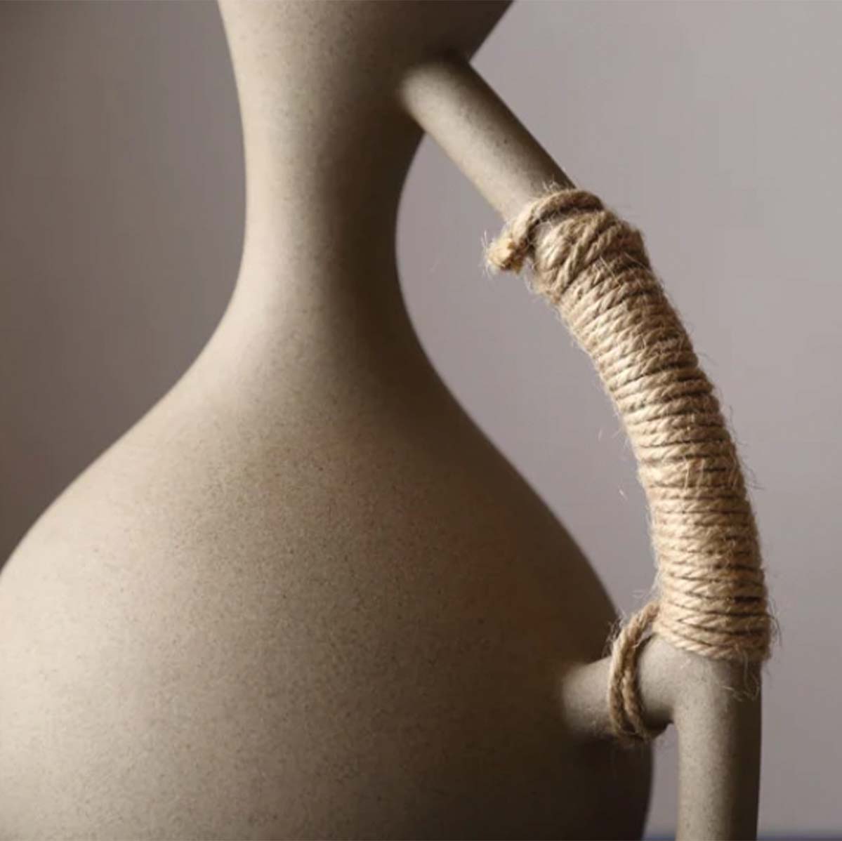 Ręcznie wykonany ceramiczny dzbanek