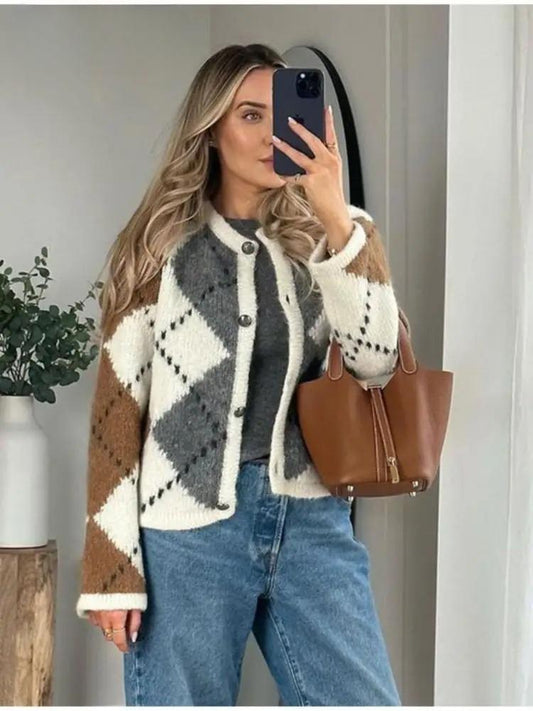 Stylish Checked Cardigan for a Trendy Look